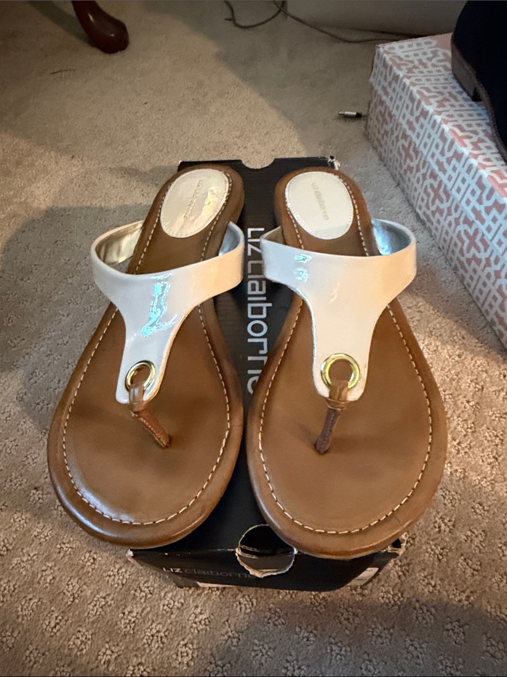 Liz Claiborne White Patent Thong Sandals with Gold Ring